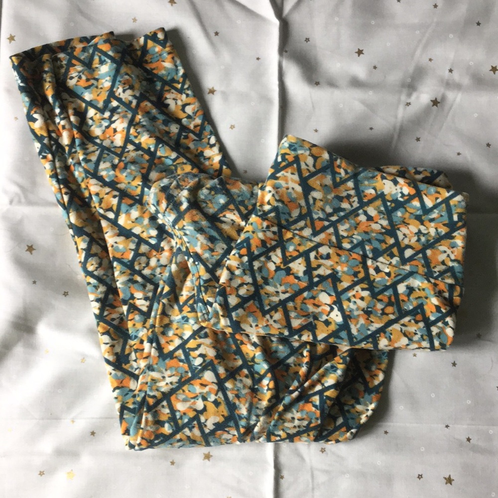 LuLaRoe patterned leggings